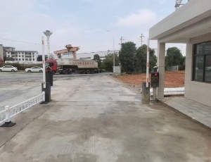 告別手工登記，效率提升看得見！——車牌識(shí)別道閘助力長(zhǎng)沙開福區(qū)采砂場(chǎng)智慧升級(jí)